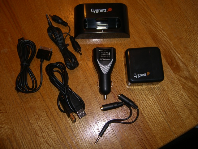 Review- Cygnett's GroovePowerPack and GrooveSafari: Complete Accessory Pack for iPod