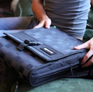 Speck PortPack Shoulder Bag - Notebook Accessory Review 6 Speck PortPack Shoulder Bag - Notebook Accessory Review