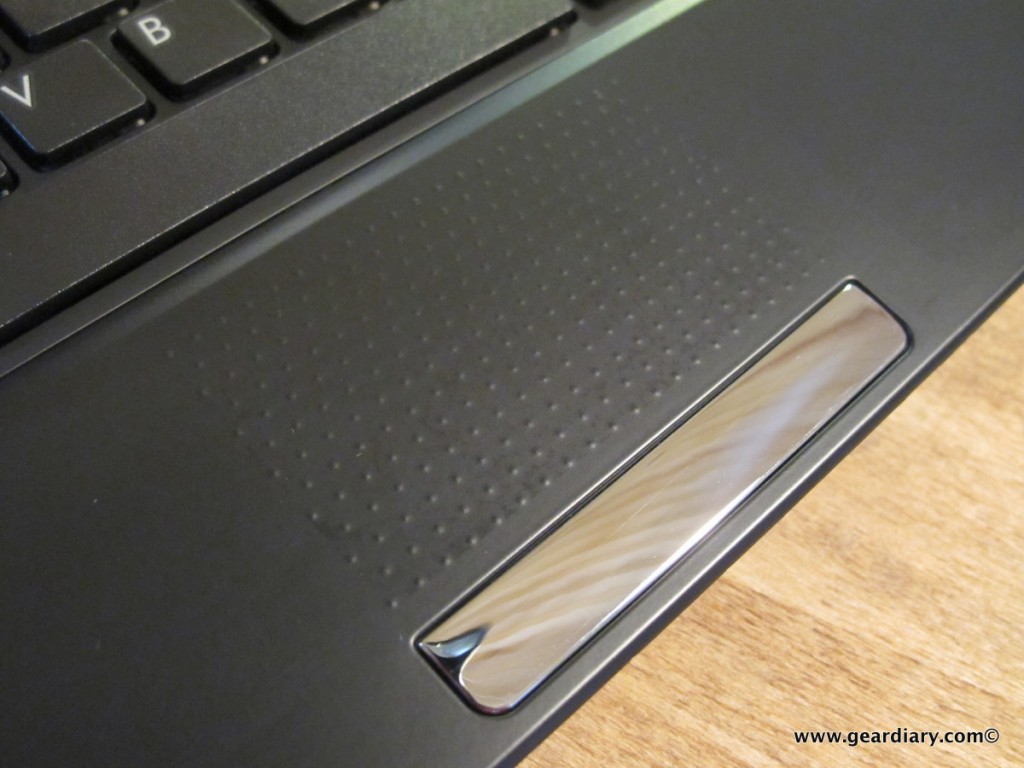Checking out the ASUS Eee PC 1008P Seashell Karim Rashid Collection Netbook