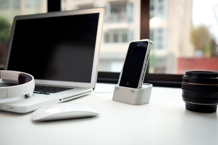 Vapor Charge Sync Dock for iPhone and iPod, Element Case Style and Functionality