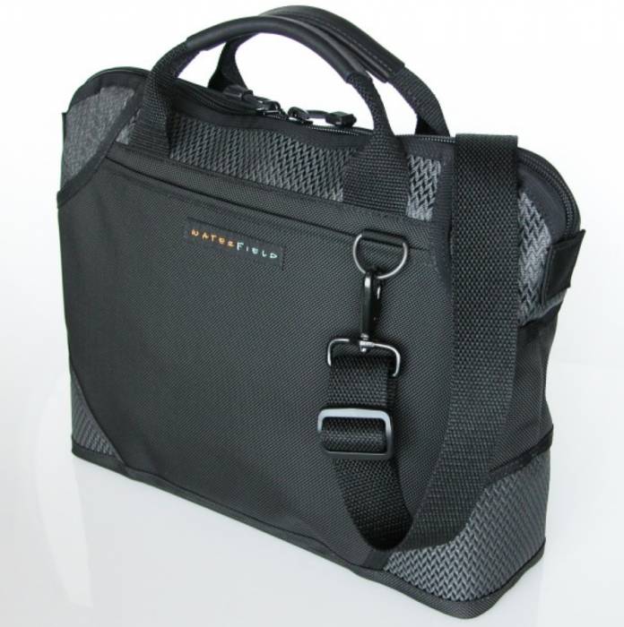 Waterfield Cozmo Lets Your Gear "Go First Class" Review