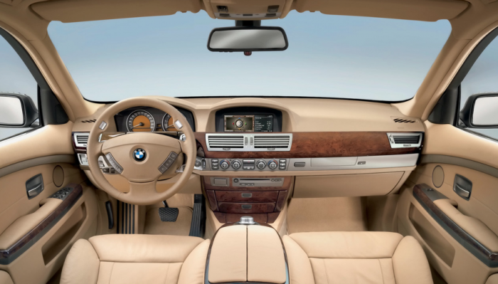 Dragon Drive! Messaging Arrives in BMW 7 Series This Month