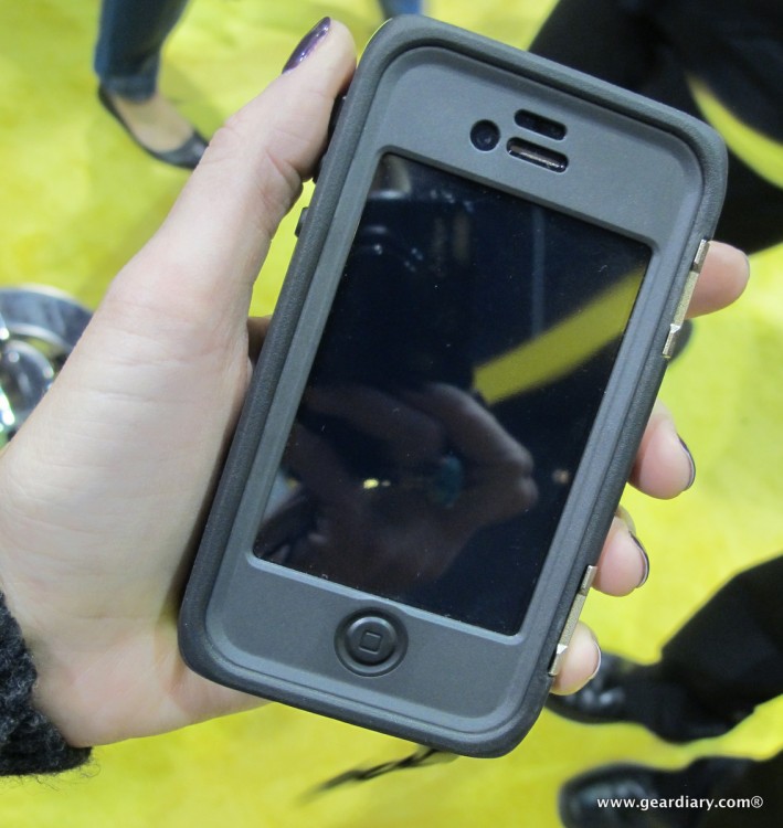 10-geardiary-otterbox-armor-cases-ces-015