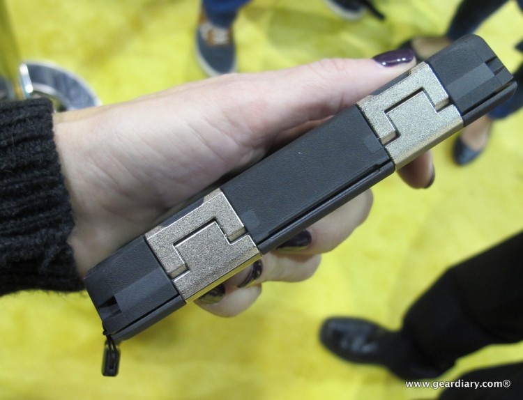 11-geardiary-otterbox-armor-cases-ces-016