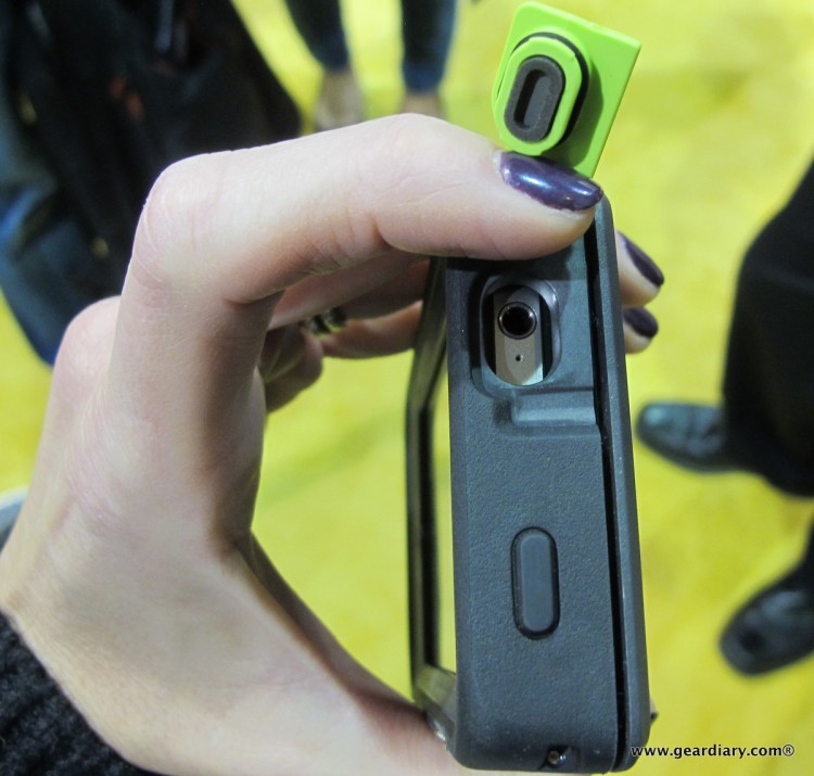 18-geardiary-otterbox-armor-cases-ces-023