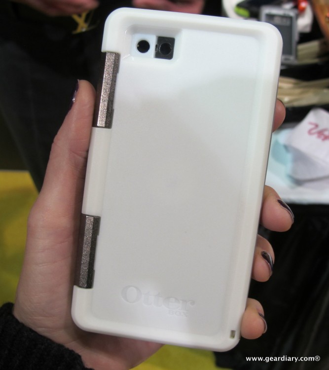 21-geardiary-otterbox-armor-cases-ces-026