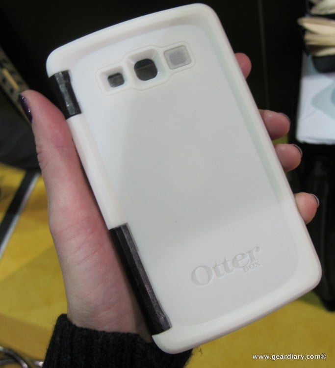 28-geardiary-otterbox-armor-cases-ces-035