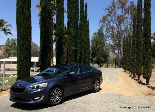 The 2014 Kia Cadenza in front of the most amazing driveway