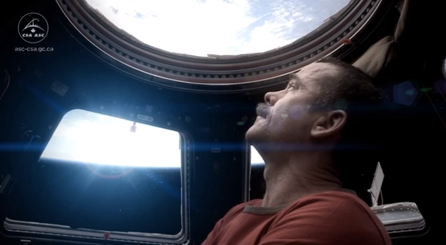Chris Hadfield Says Goodbye to the ISS in a Really Cool Way.