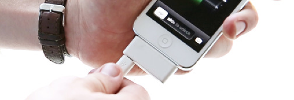 The Arriba! Adapter Is a Brilliant 2-in-1 iPhone 5 Charging Solution