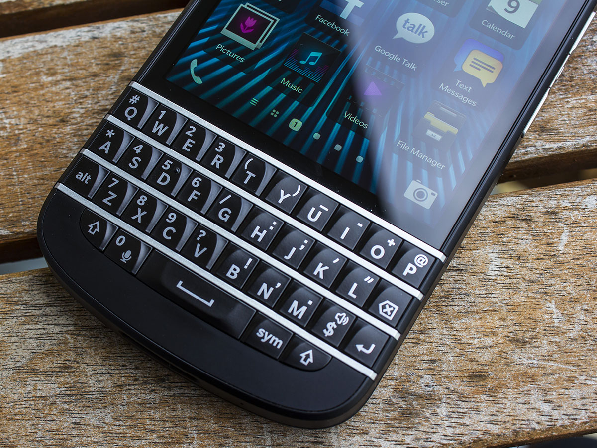 BlackBerry Q10 Unlocked Smartphone – 16GB+2GB, 8MP Camera, QWERTY Keyboard