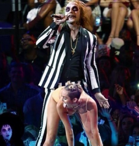 Miley Cyrus Beetlejuice MTV VMA 2013