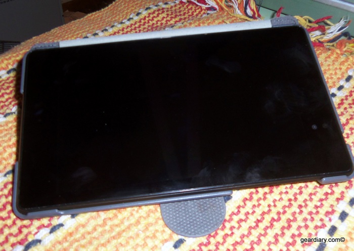 The STM Cape Helps the 2013 Nexus 7 Stand Up and Stay Slim