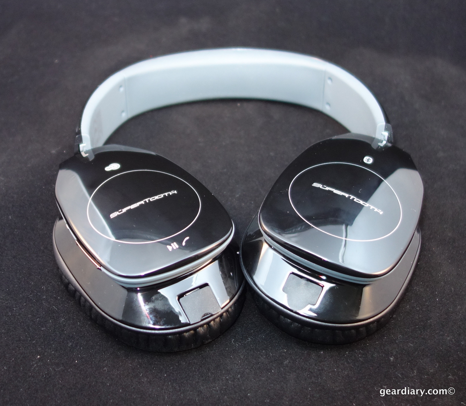 SuperTooth Freedom Bluetooth Stereo Headset Review - Great Sound at an Even Better Price