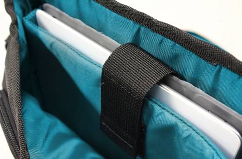 Get a Handle on the Skooba Design iPad/Tablet Courier V.3 3 Get a Handle on the Skooba Design iPad/Tablet Courier V.3