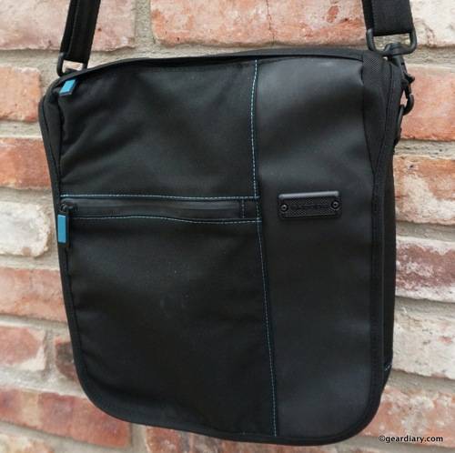 Get a Handle on the Skooba Design iPad/Tablet Courier V.3 9 Get a Handle on the Skooba Design iPad/Tablet Courier V.3
