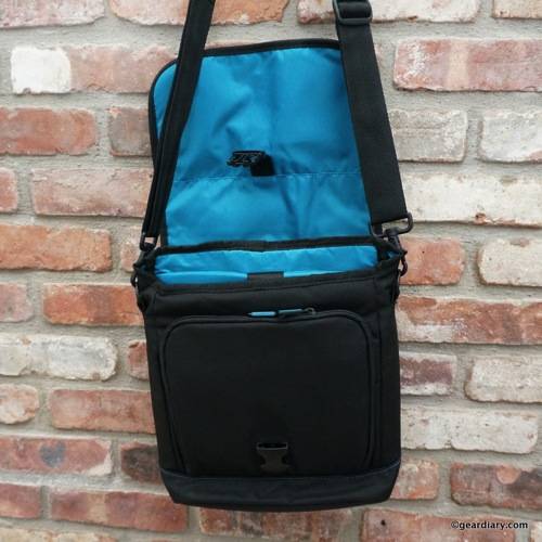 Get a Handle on the Skooba Design iPad/Tablet Courier V.3 6 Get a Handle on the Skooba Design iPad/Tablet Courier V.3