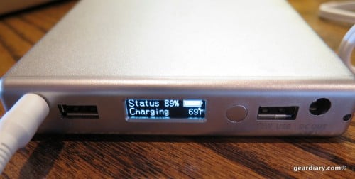 The OLED status box shows how much battery is left, whether it is charging or discharging, and the battery's temperature.