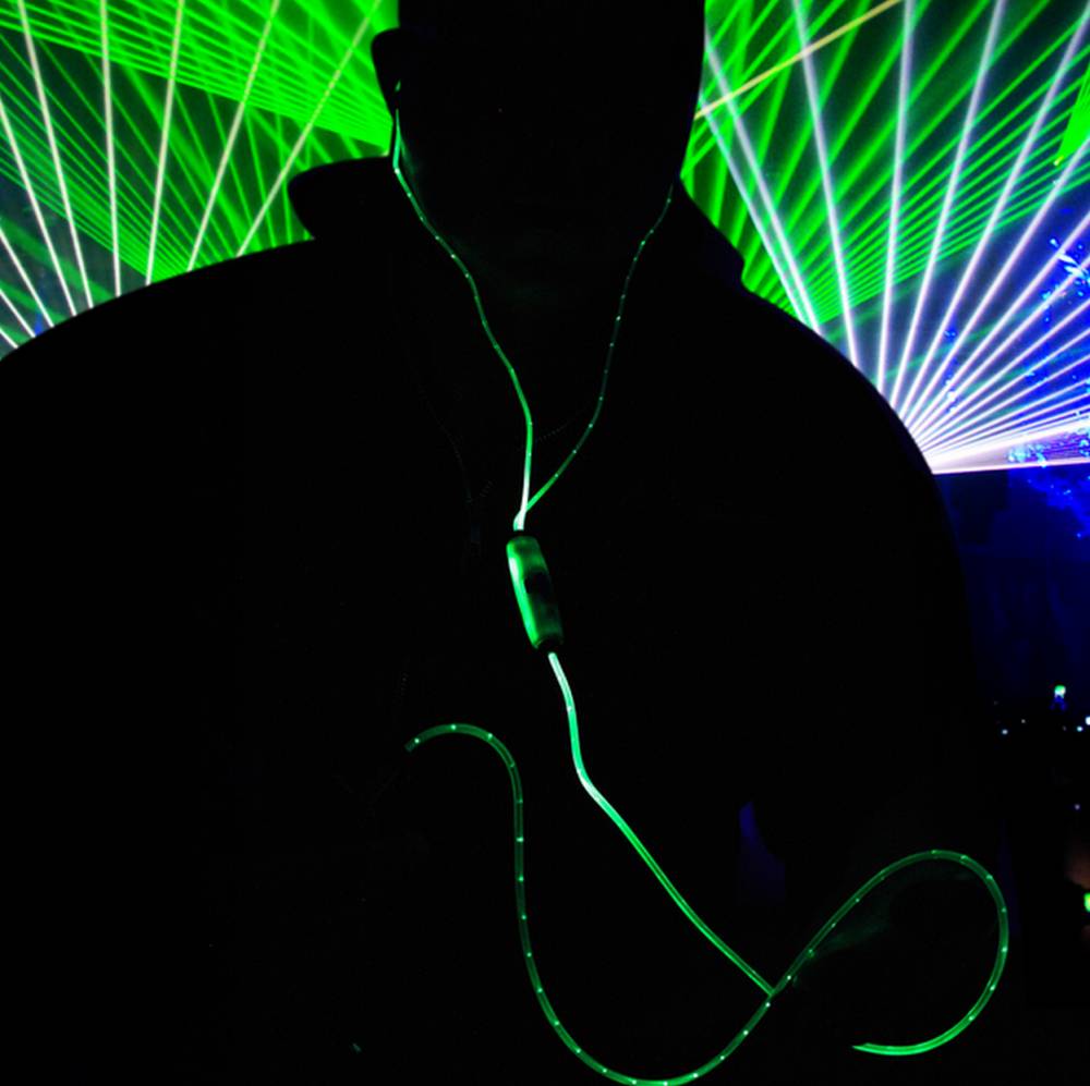 Iglo Pulse: Fiber Optic Headphones that Pulsate to the Music's Beat!