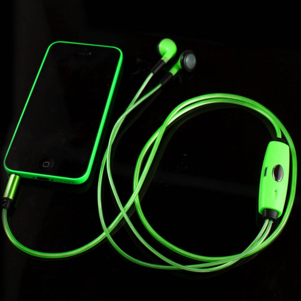 Iglo Pulse: Fiber Optic Headphones that Pulsate to the Music's Beat!