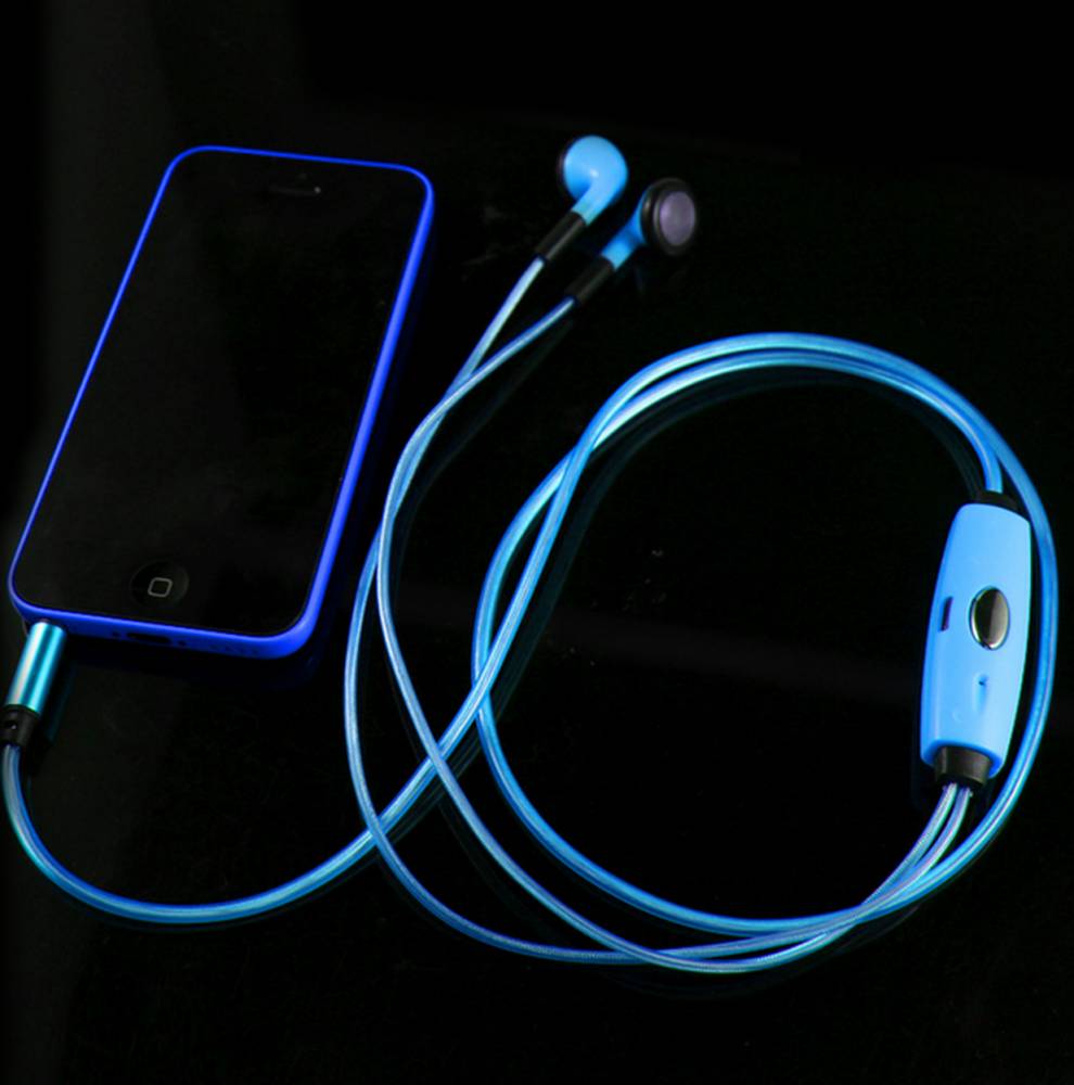Iglo Pulse: Fiber Optic Headphones that Pulsate to the Music's Beat!
