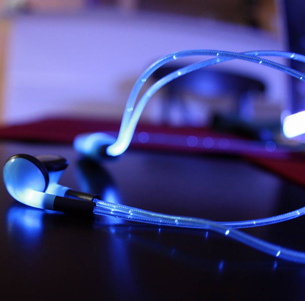 Iglo Pulse: Fiber Optic Headphones that Pulsate to the Music's Beat!