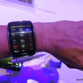 Samsung Gear S: Is a 2" Curved Super AMOLED Screen Too Big?