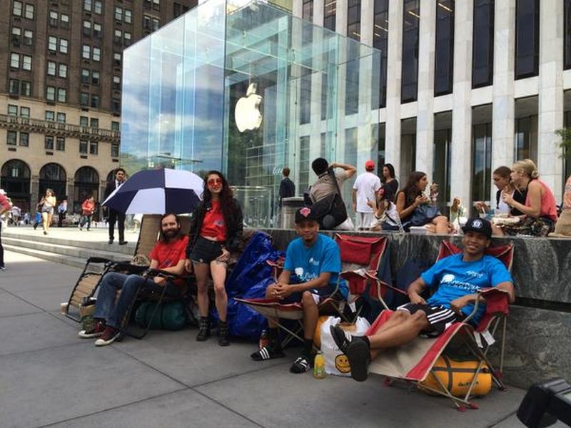 The Real Story About All Those People in Line for an iPhone 6