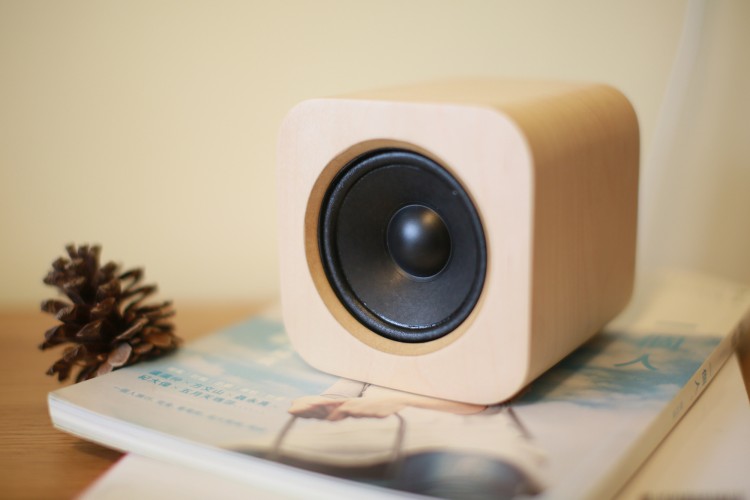 Sugr Cube Is a Minimalistic and Beautiful Touch-Based WiFi Speaker