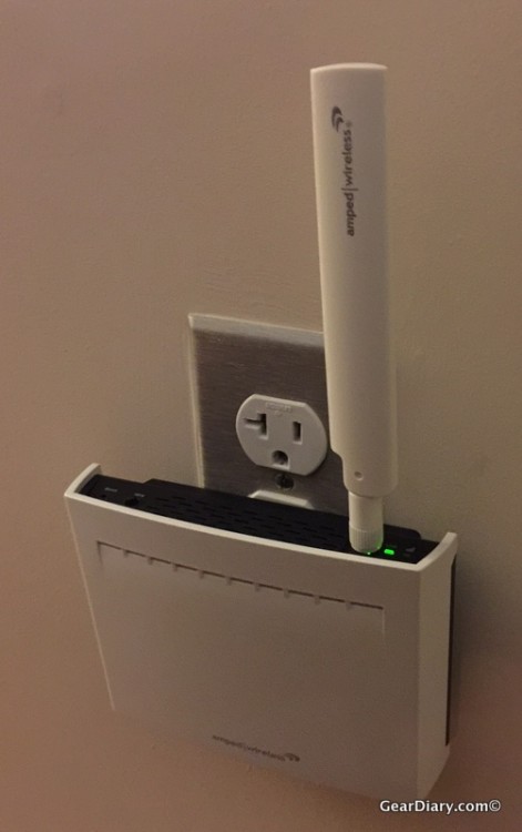Put An End To Dead Wi-Fi Zones In Your Home With This Range Extender