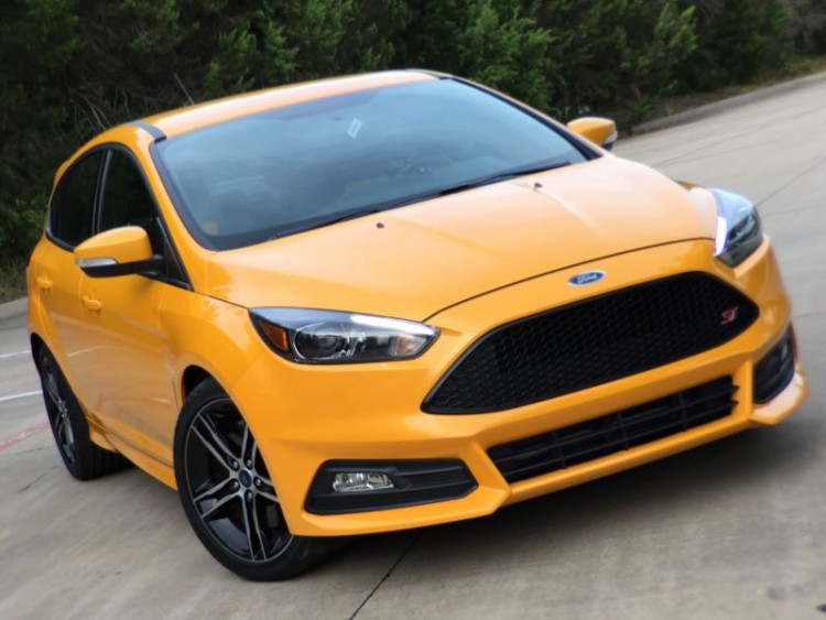 2015 Ford Focus ST/Images by David Goodspeed