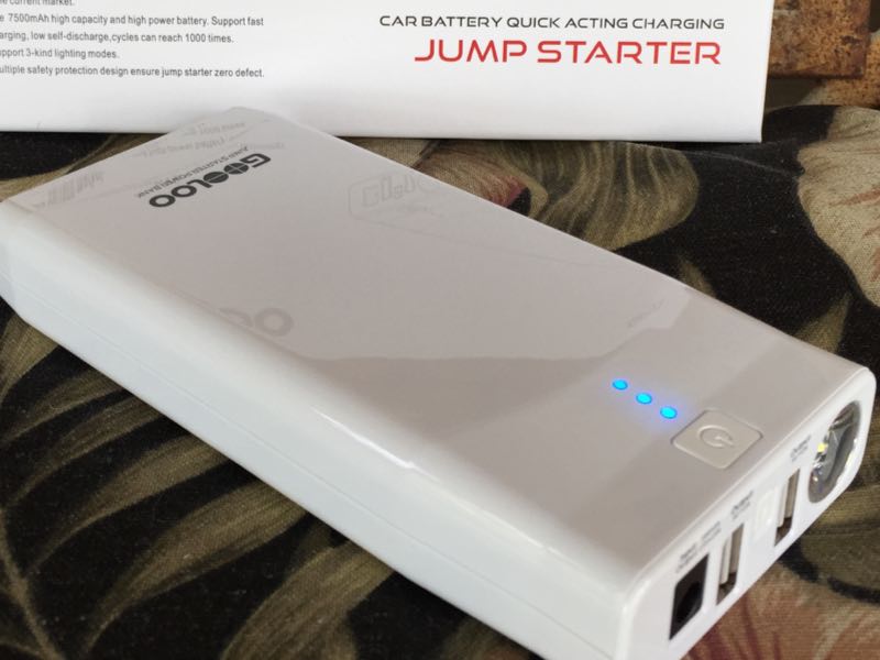 Gooloo GF01 Jump Starter Power Bank Charges Your Phone and Starts Your Car