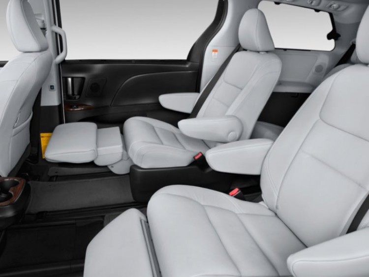 2015ToyotaSienna2ndrowseats