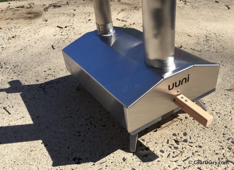 The Uuni 2S Is a Wonderful Wood-Burning Pizza Oven for the Outdoors