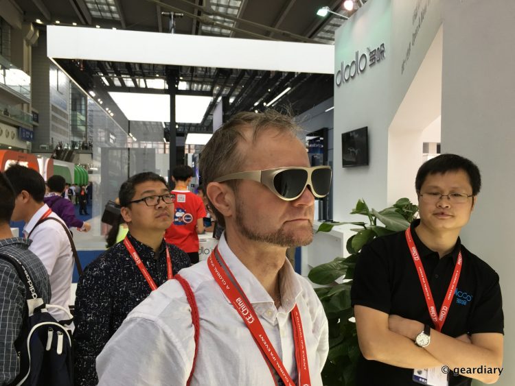 DloDlo Glass V One Virtual Reality Glasses: Vaporwear? Or the World's Smallest VR Headset?