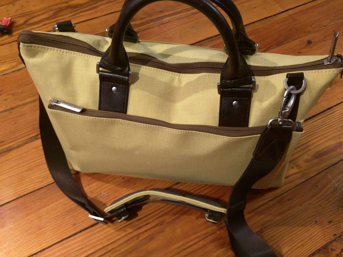 Moshi Urbana Briefcase Review; Keep the Business Style Without Looking Boring!