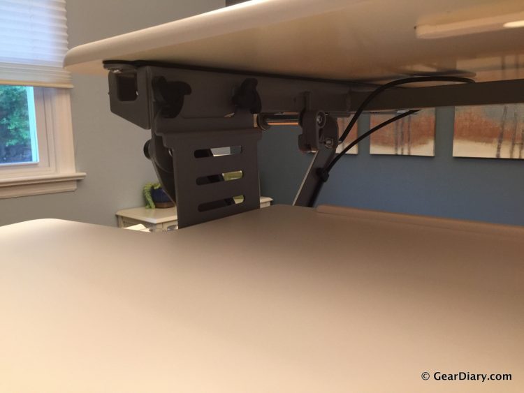 The FlexiSpot Sit-Stand Desktop WorkstationReview: It Is an Office Revelation! 8 The FlexiSpot Sit-Stand Desktop WorkstationReview: It Is an Office Revelation!