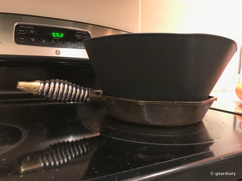 The FryWall Is a Microwave Cover for Your Stovetop