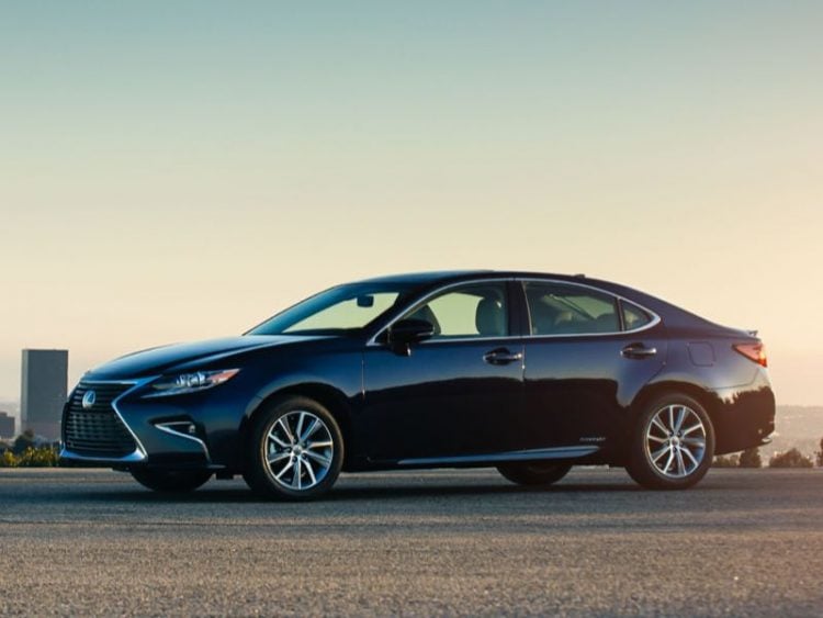 2017 Lexus ES 300h Offers Luxury Ride with Hybrid Drive