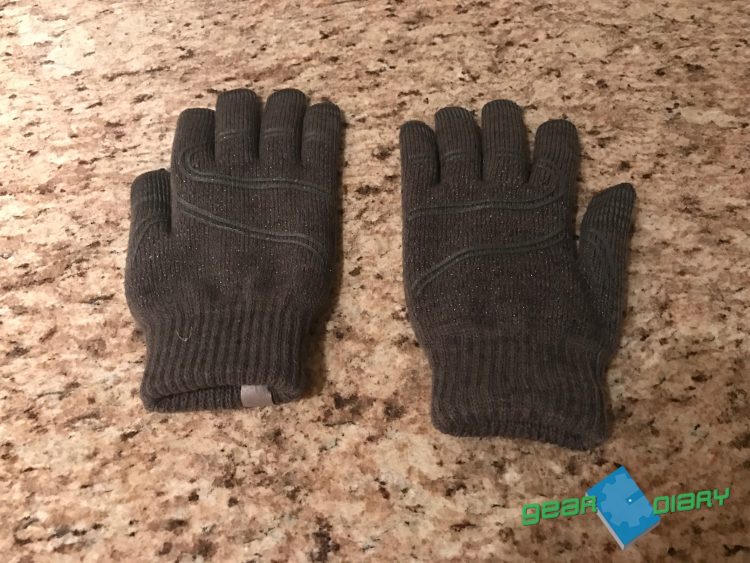 Stop Taking Off Your Gloves to Type This Winter with Moshi's Digits