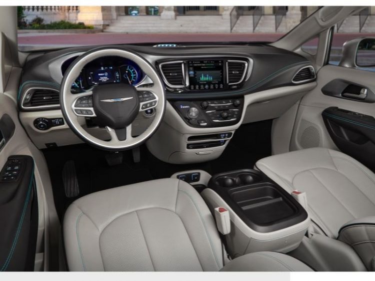 2017 Chrysler Pacifica Hybrid Minivan Is Electrifying