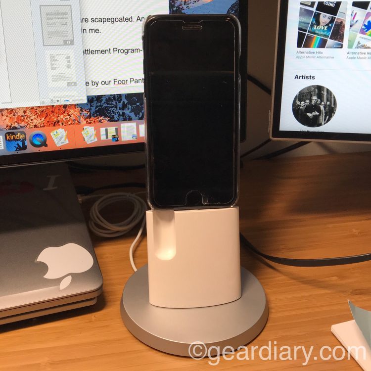 LandingZone IONA Is the iPhone and iPad Dock You’ll Love