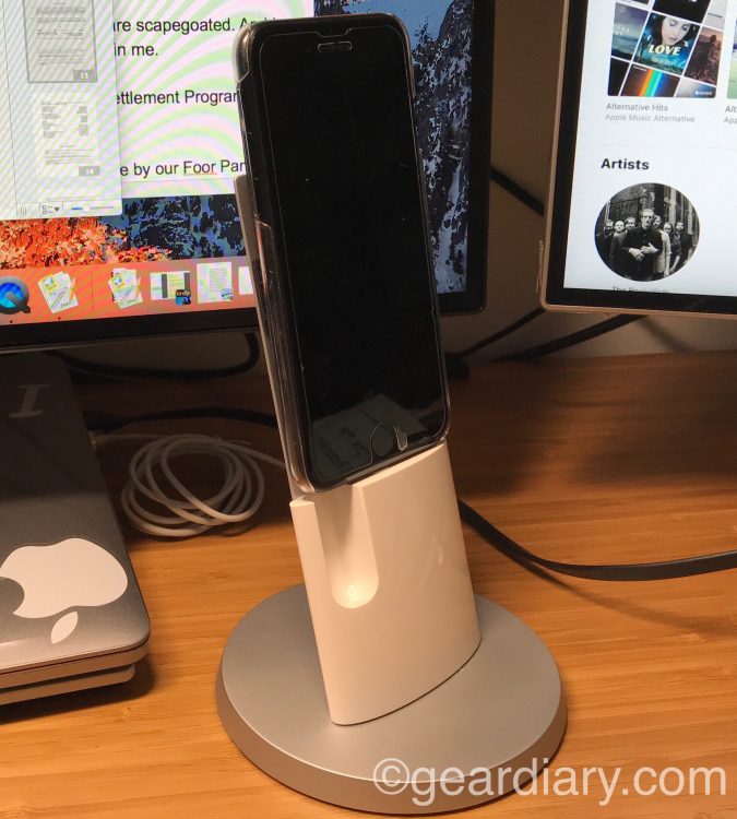 LandingZone IONA Is the iPhone and iPad Dock You’ll Love
