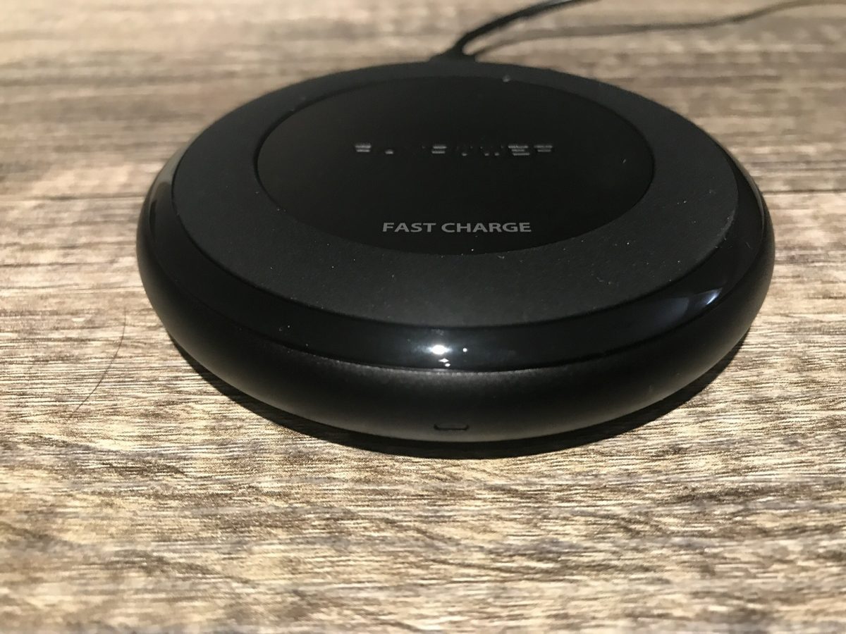 RavPower Wireless Charging Base Is the Perfect Companion for Your iPhone X
