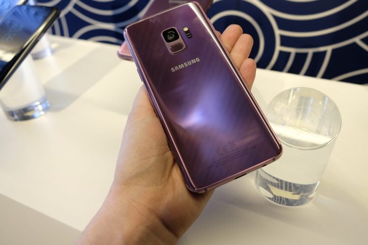 Samsung Galaxy S9 Takes on Apple’s Animojis and Improves on Low-Light Photos (Hands-on)