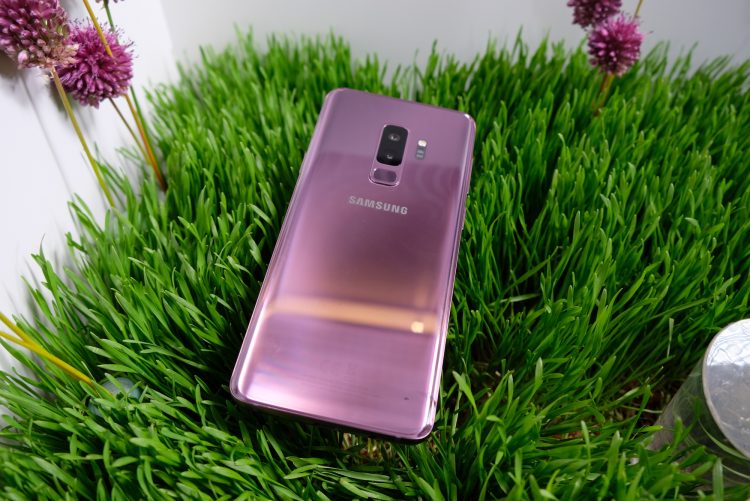 Samsung Galaxy S9 Takes on Apple’s Animojis and Improves on Low-Light Photos (Hands-on)
