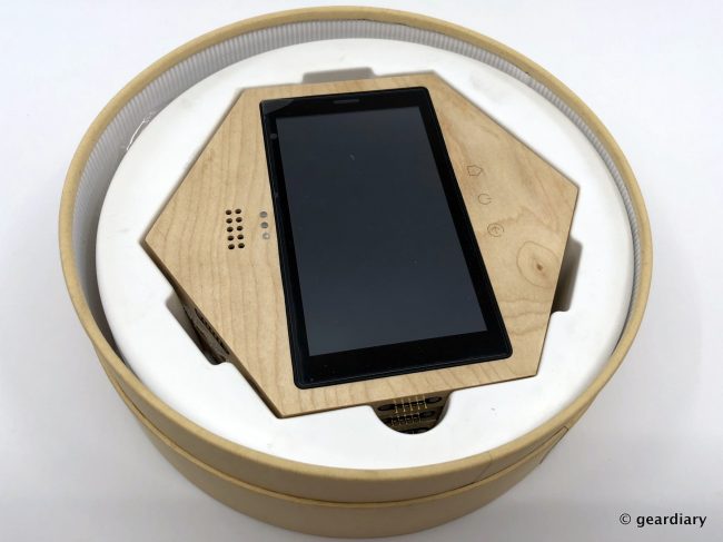 Pitaka MagHive: Smart Organization and Reminders in an Attractive Wooden Hub