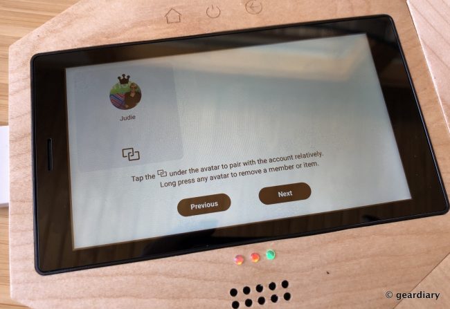 Pitaka MagHive: Smart Organization and Reminders in an Attractive Wooden Hub