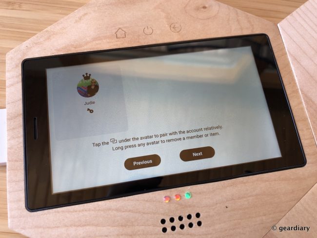 Pitaka MagHive: Smart Organization and Reminders in an Attractive Wooden Hub