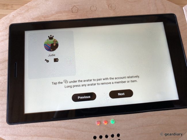 Pitaka MagHive: Smart Organization and Reminders in an Attractive Wooden Hub